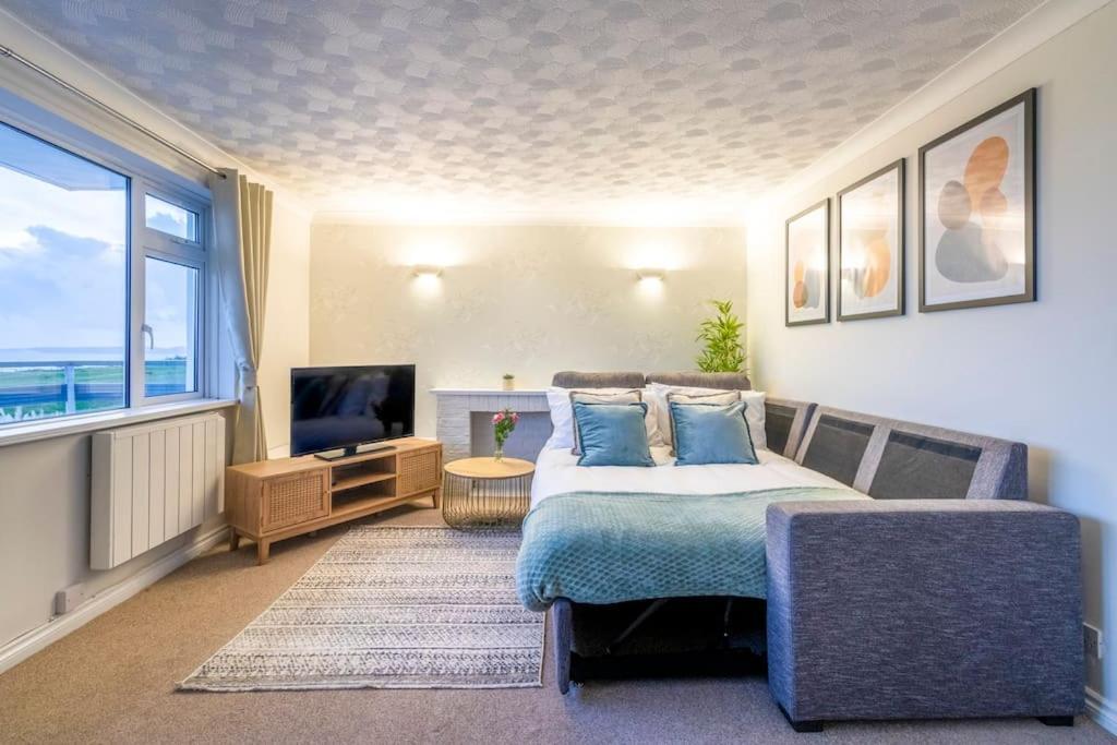 Beautiful Sea View 2 Bedroom Sleeps 6-Free Parking Μπόρνμουθ Εξωτερικό φωτογραφία