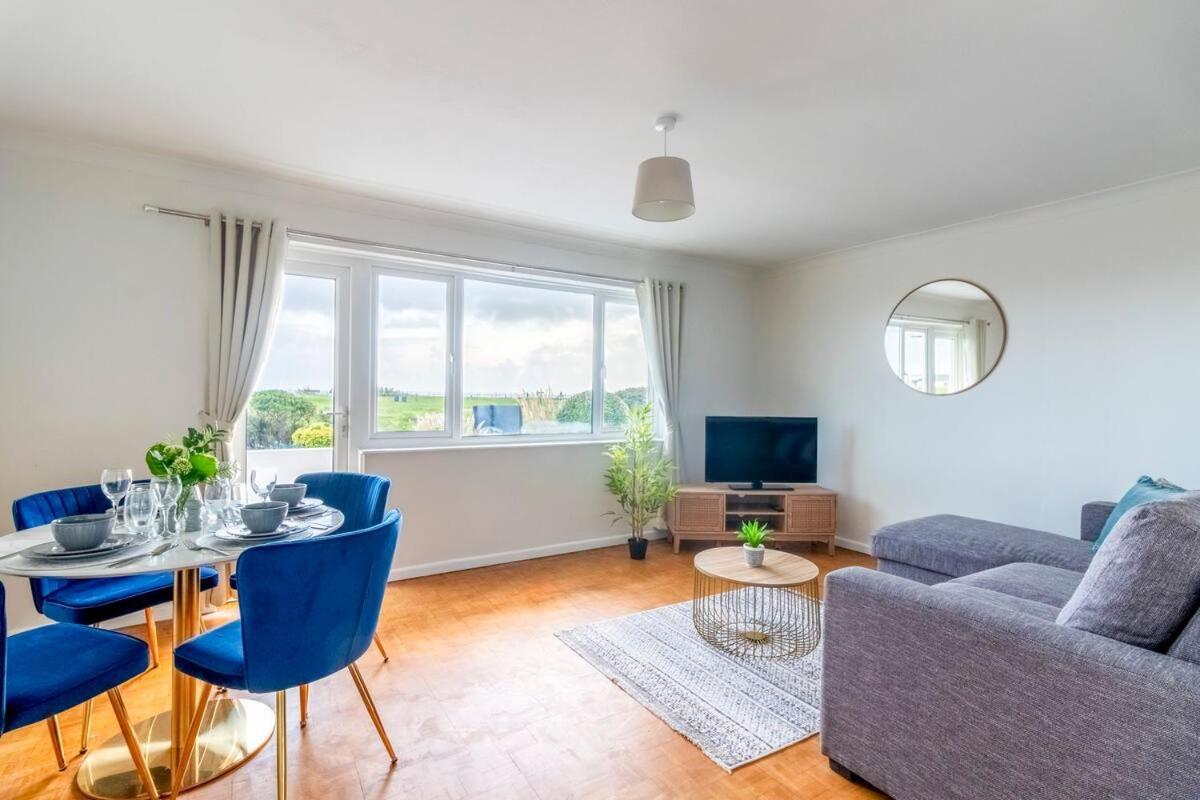 Beautiful Sea View 2 Bedroom Sleeps 6-Free Parking Μπόρνμουθ Εξωτερικό φωτογραφία